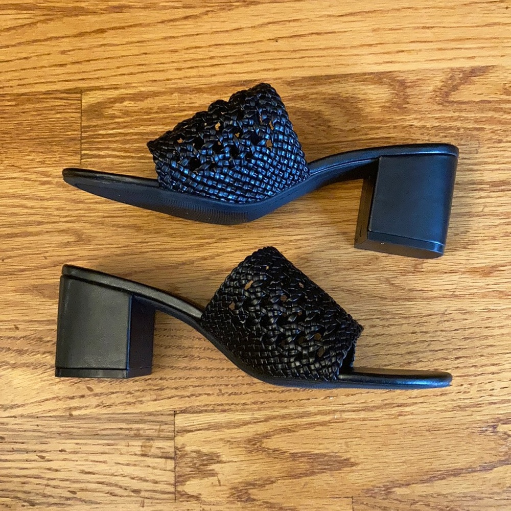 Old Navy Black Woven Sandals